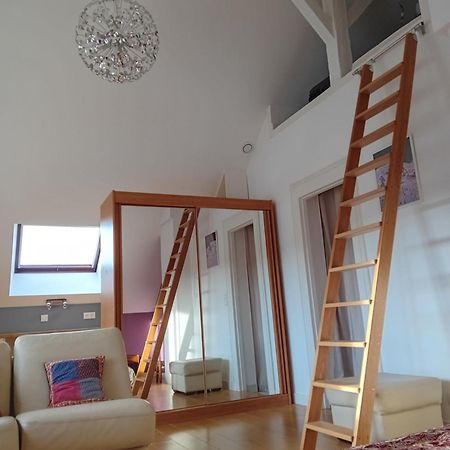 Apartmán Loft Sur La Bievre Bievres Exteriér fotografie
